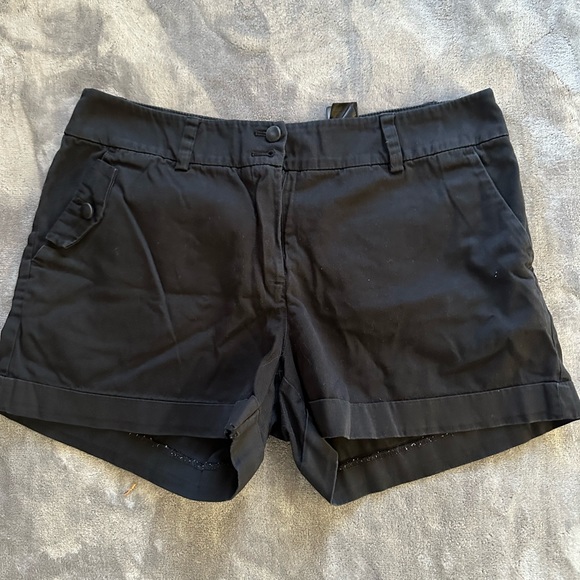 H&M Shorts - Picture 2 of 3